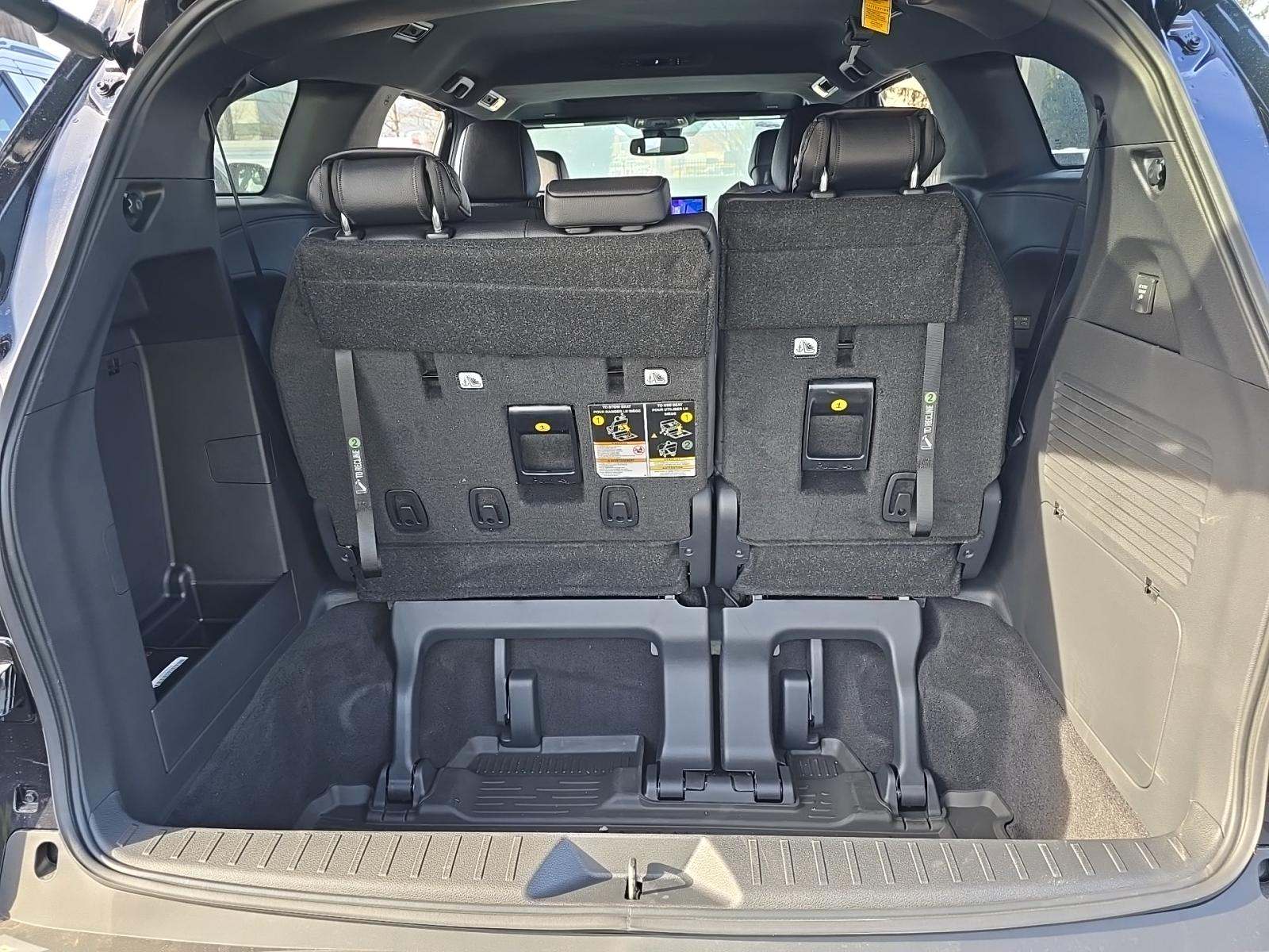 2025 Toyota Sienna Woodland Edition AWD