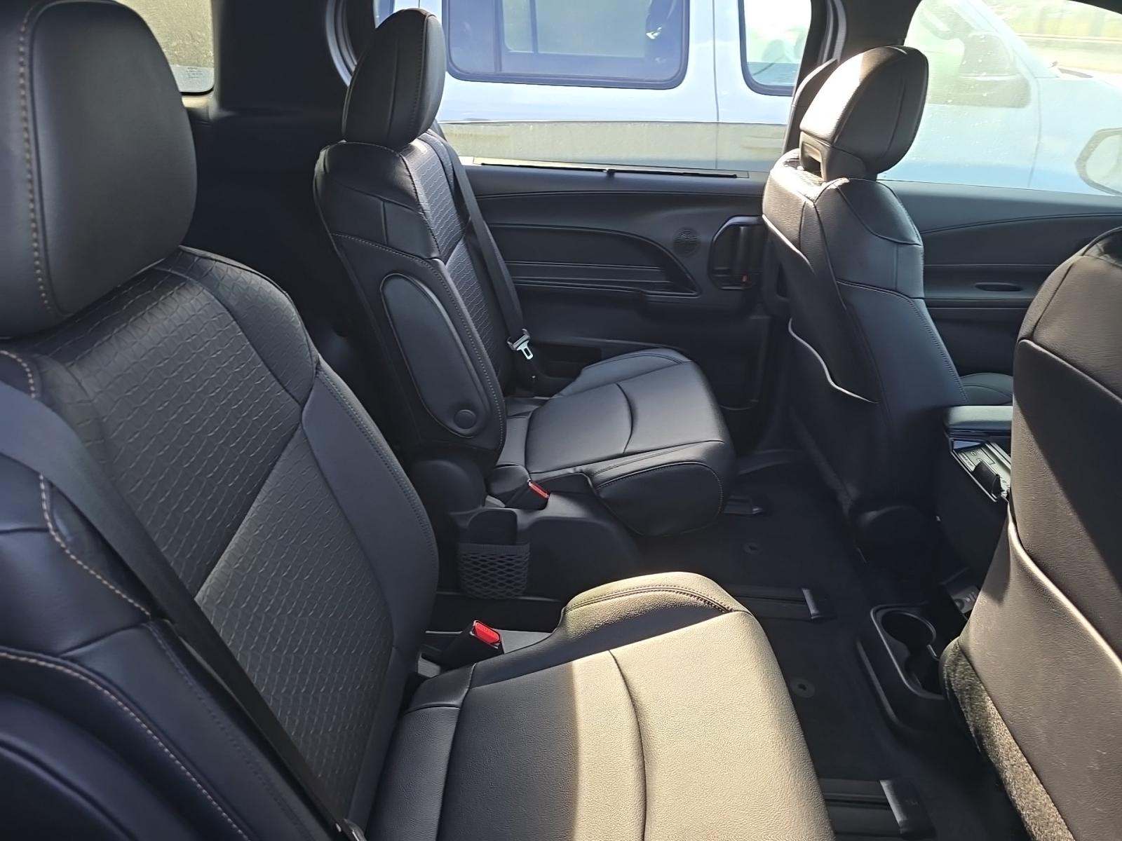 2025 Toyota Sienna Woodland Edition AWD