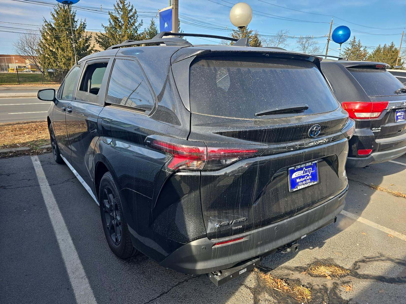 2025 Toyota Sienna Woodland Edition AWD