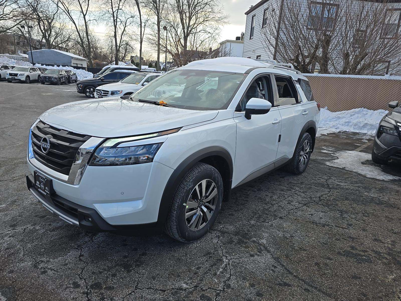 2025 Nissan Pathfinder SL AWD