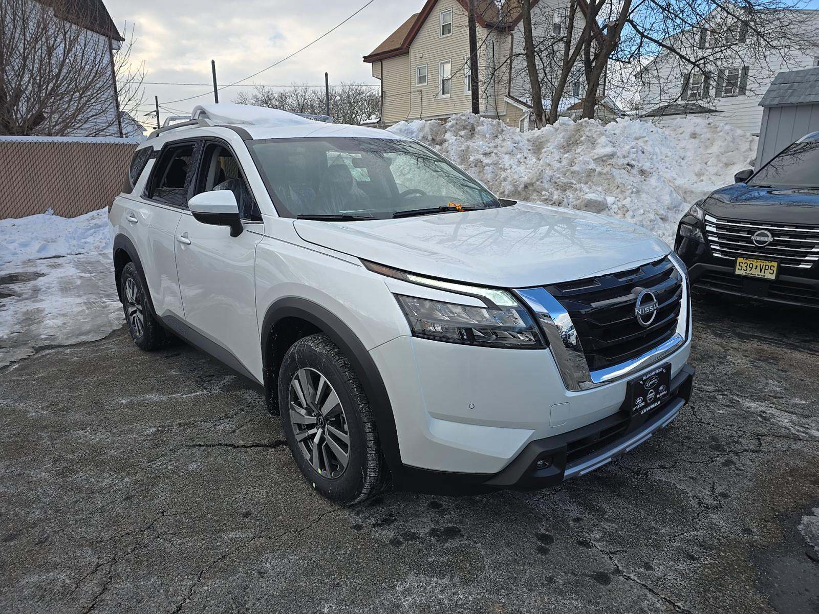 2025 Nissan Pathfinder SL AWD