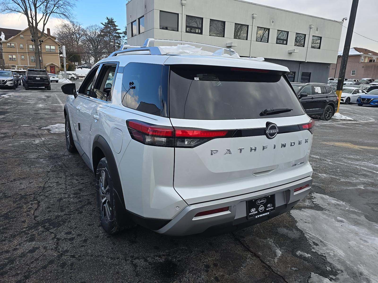 2025 Nissan Pathfinder SL AWD