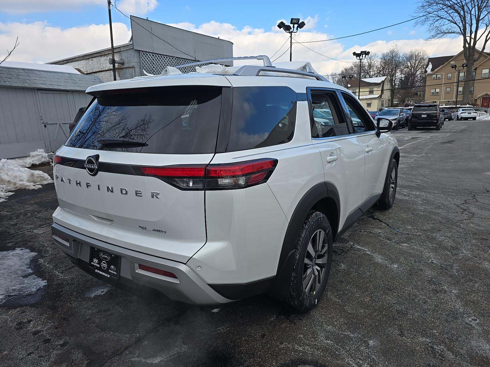 2025 Nissan Pathfinder SL AWD
