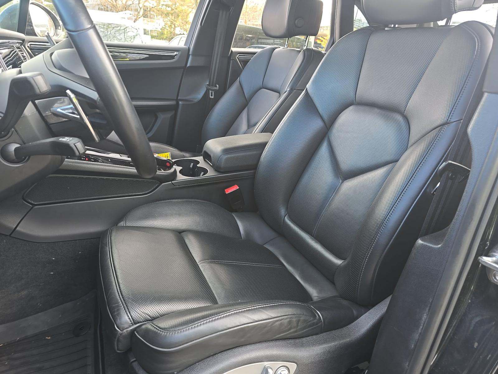 2022 Porsche Macan Base AWD