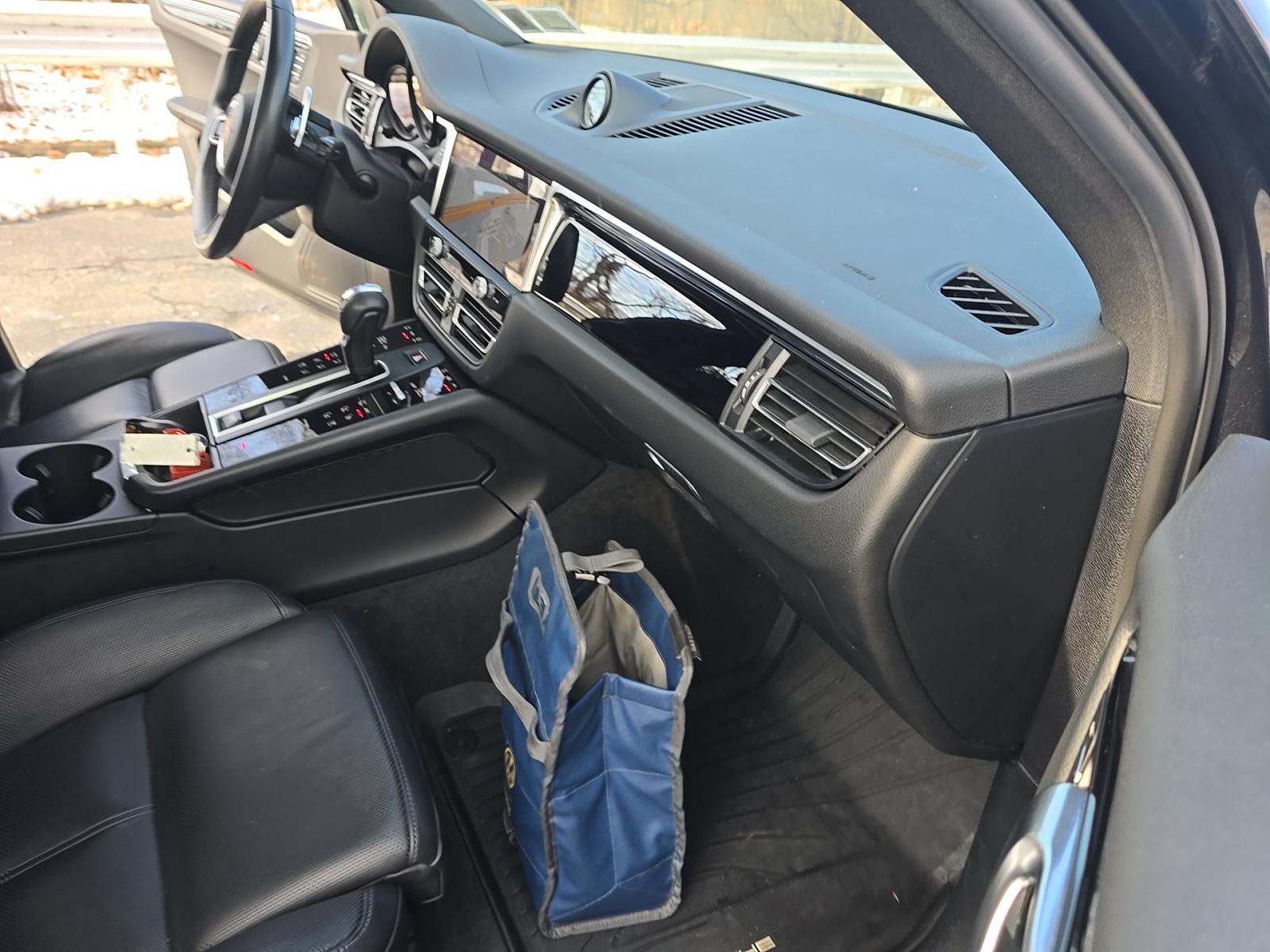 2022 Porsche Macan Base AWD