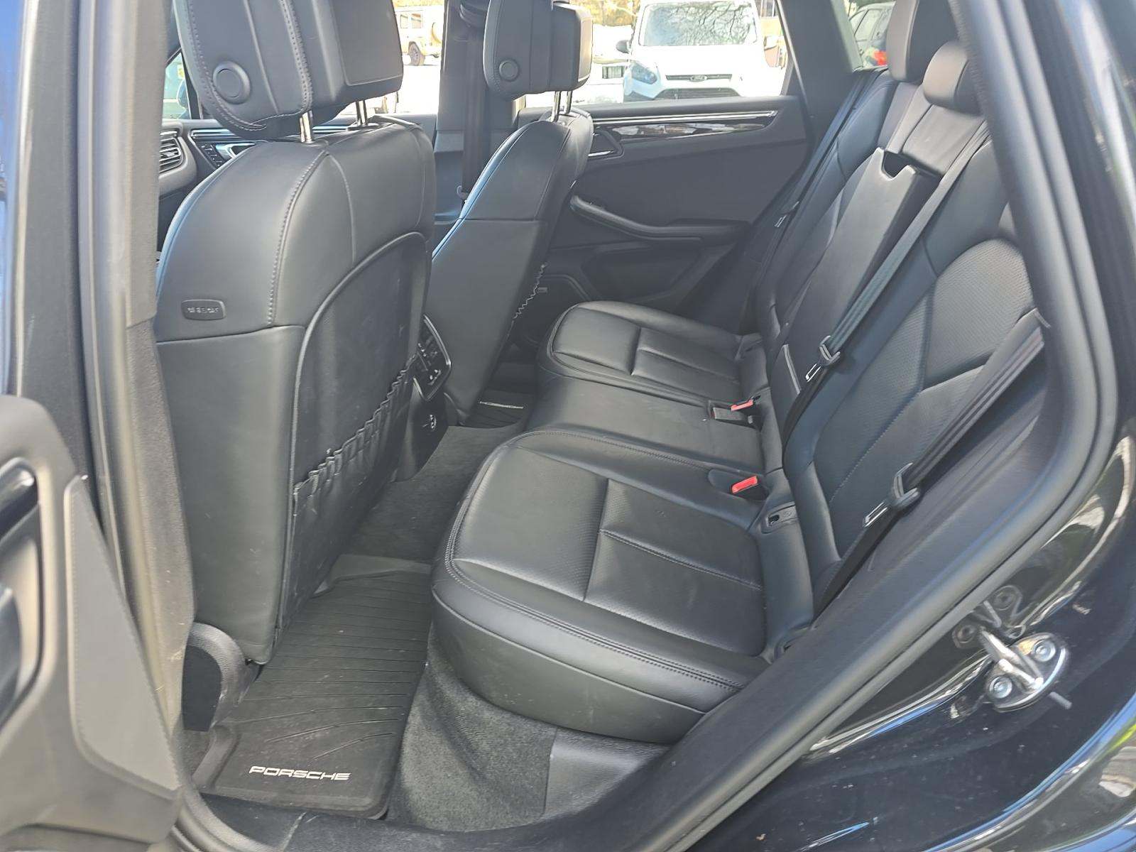 2022 Porsche Macan Base AWD