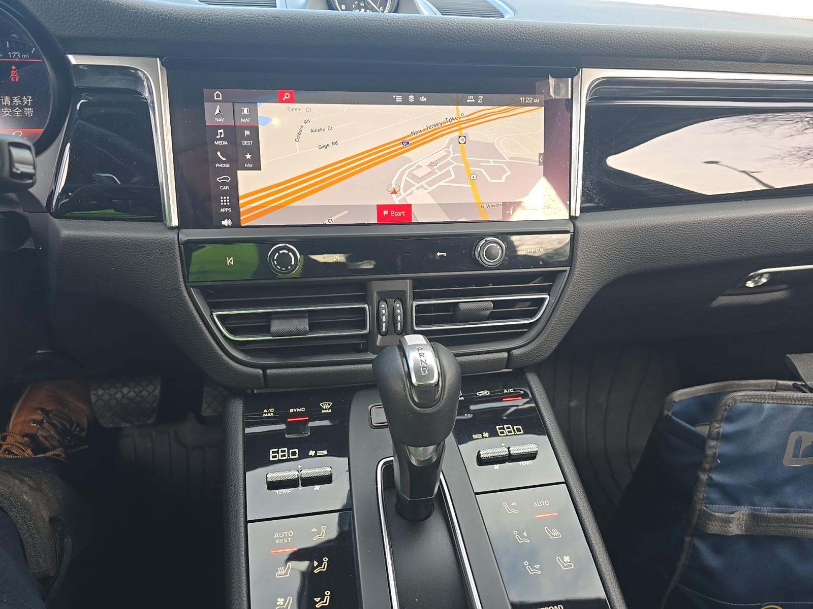 2022 Porsche Macan Base AWD