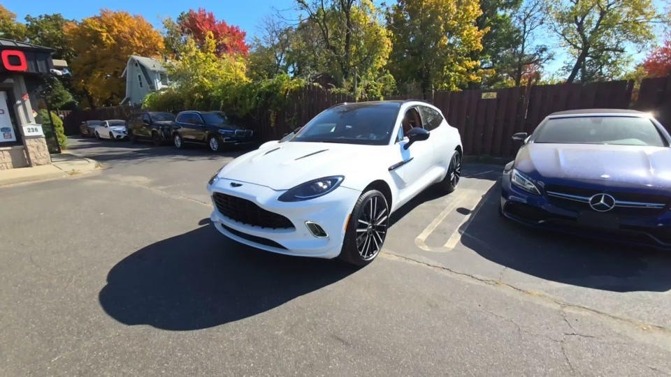 2023 Aston Martin DBX V8