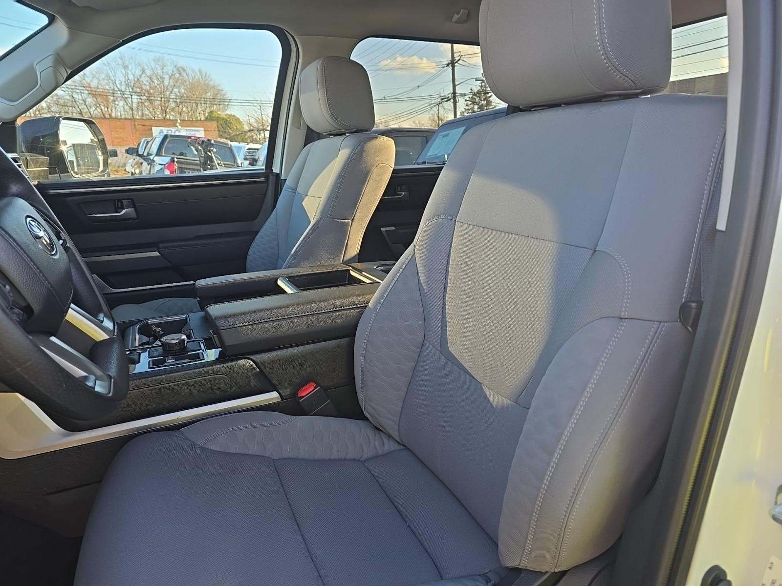 2024 Toyota Tundra SR5 AWD