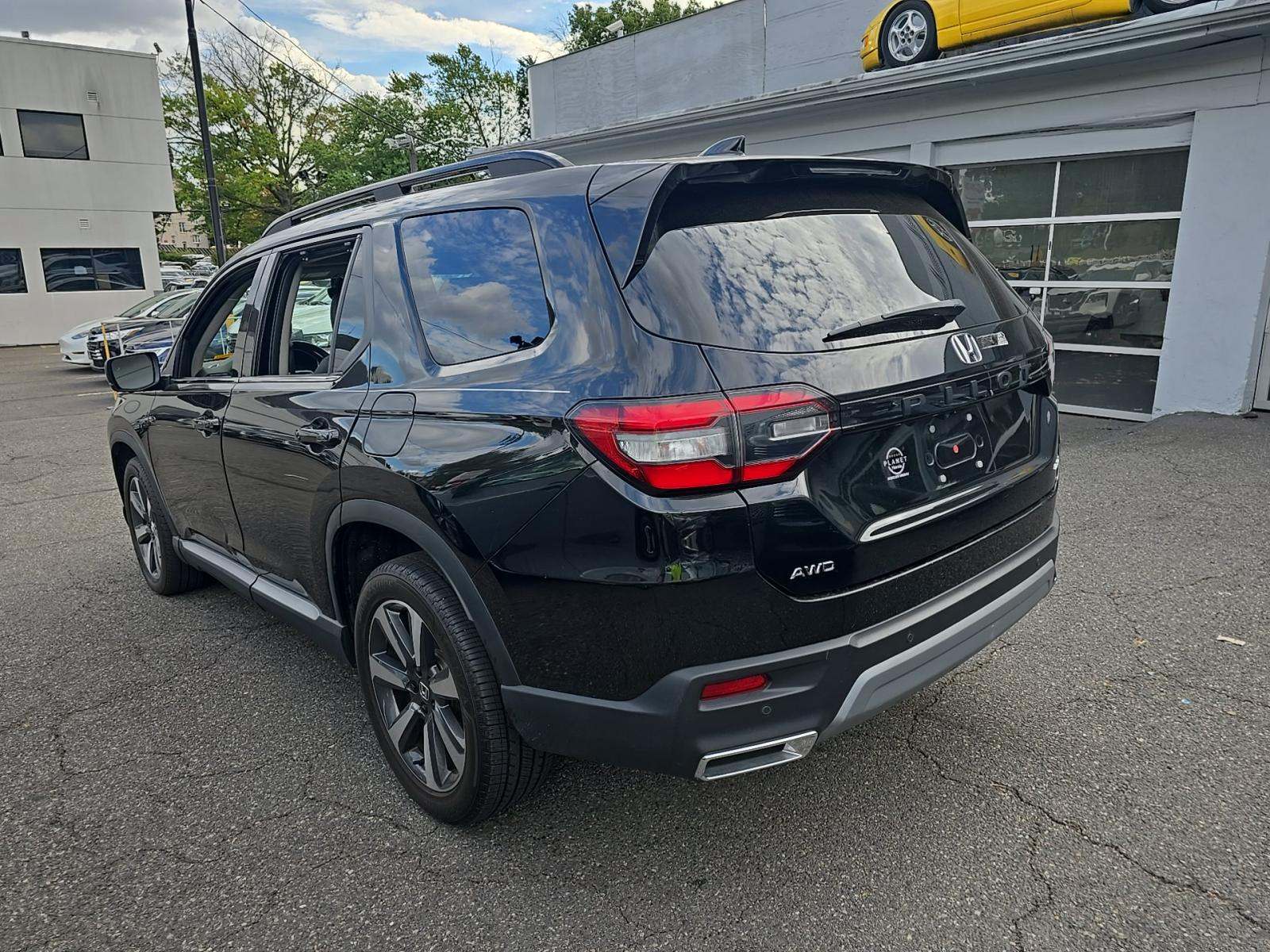 2023 Honda Pilot Elite AWD
