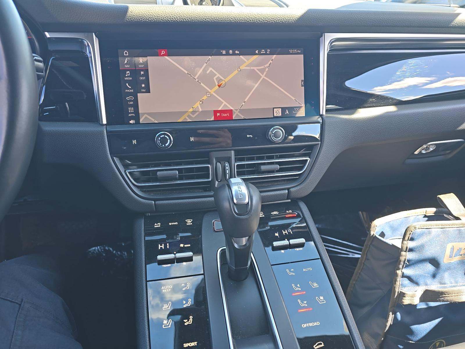 2024 Porsche Macan Base AWD