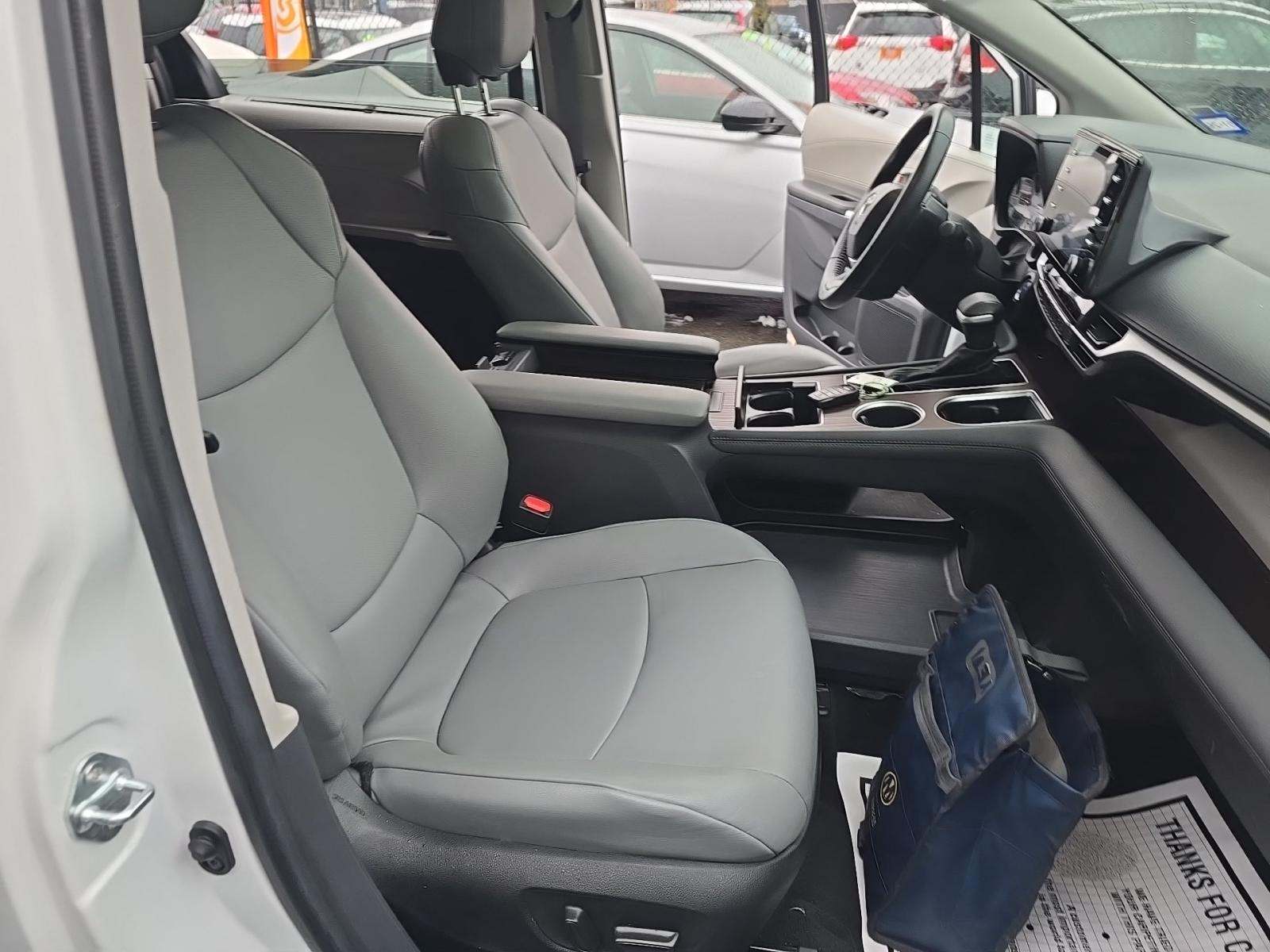 2024 Toyota Sienna XLE FWD