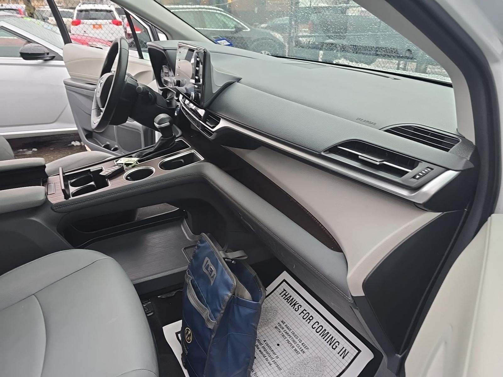 2024 Toyota Sienna XLE FWD