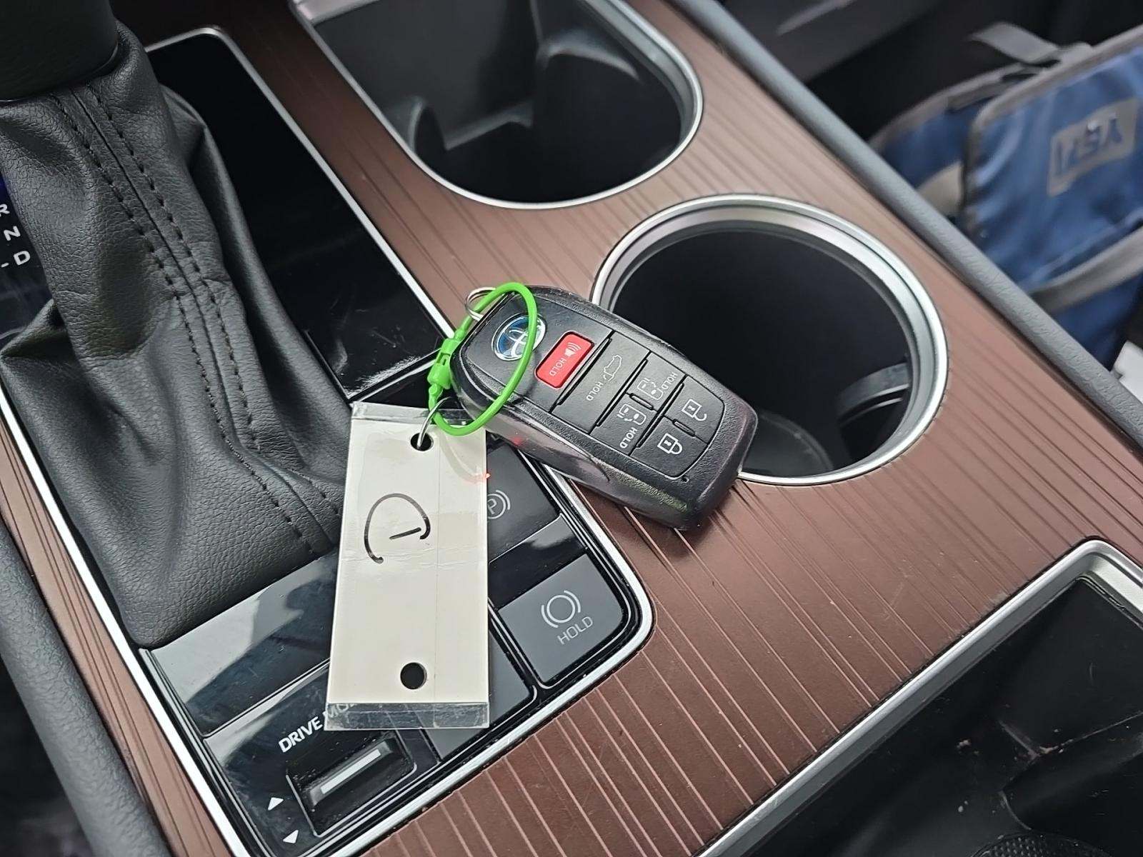 2024 Toyota Sienna XLE FWD