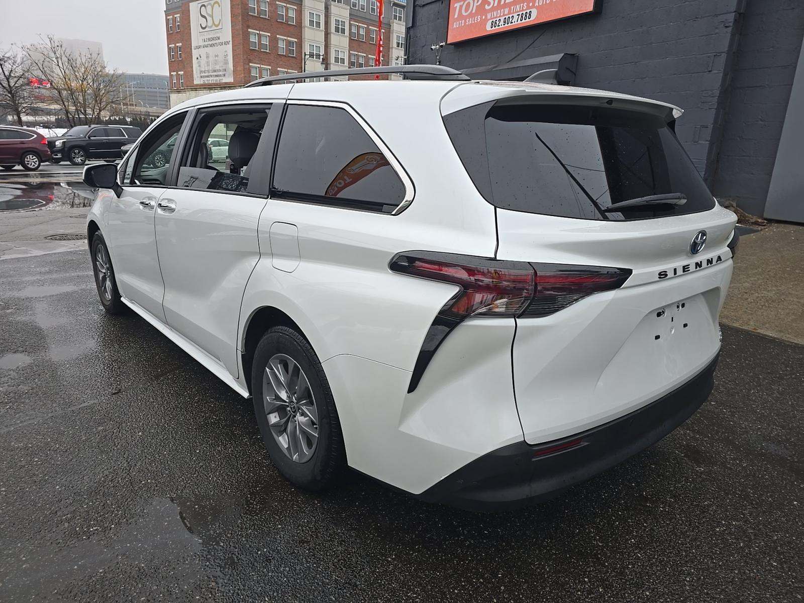 2024 Toyota Sienna XLE FWD