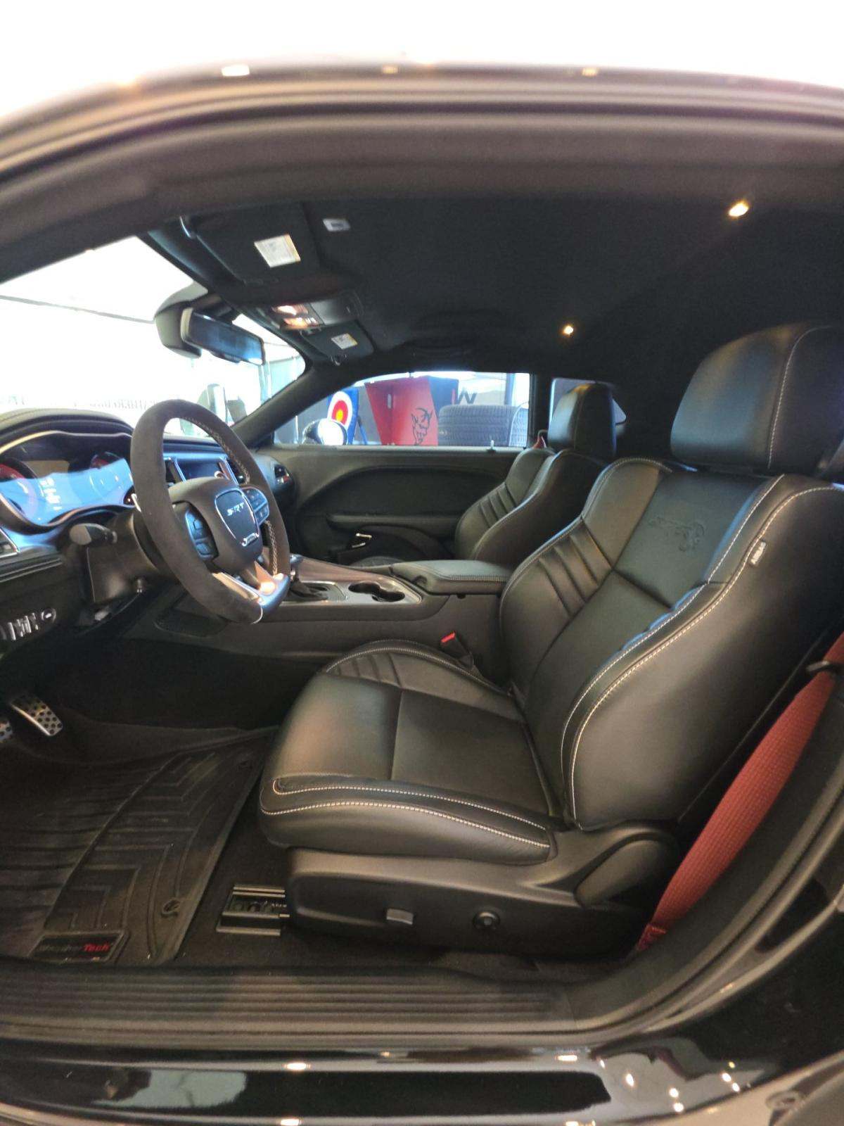 DODGE CHALLENGER - 6