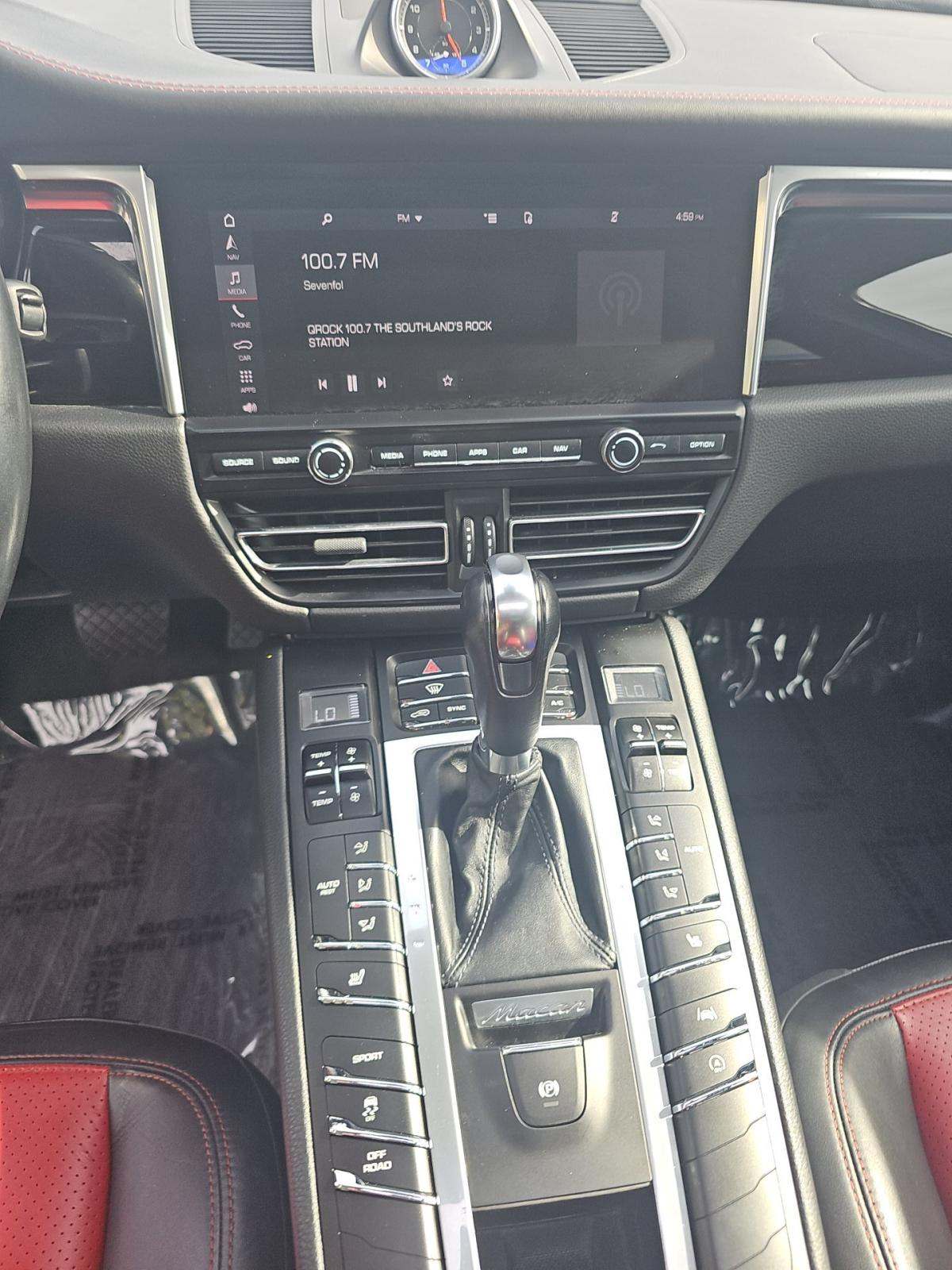 2021 Porsche Macan Base AWD