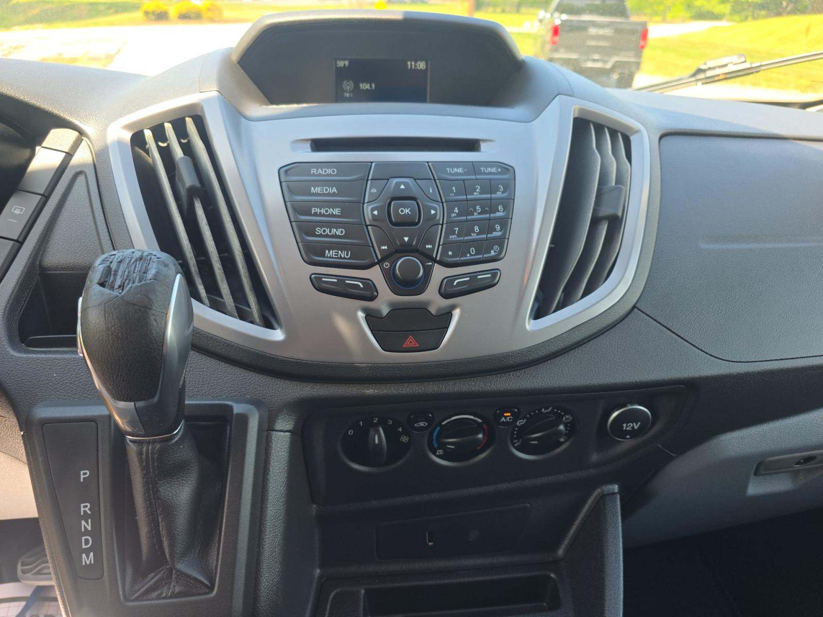 FORD TRANSIT 150 - 10