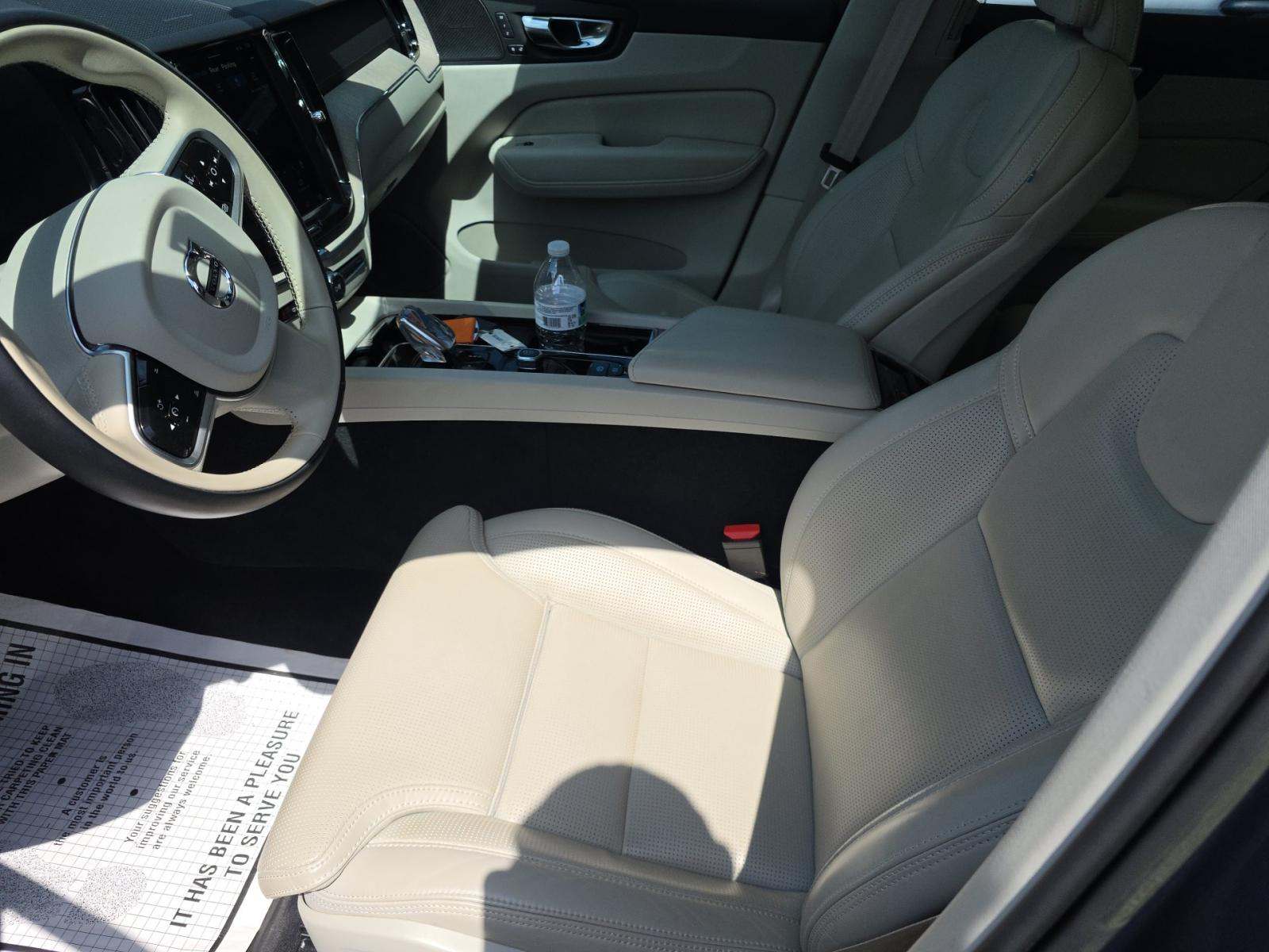 2022 Volvo XC60 B5 Inscription FWD