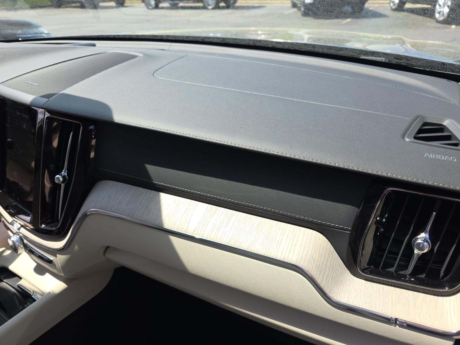 2022 Volvo XC60 B5 Inscription FWD