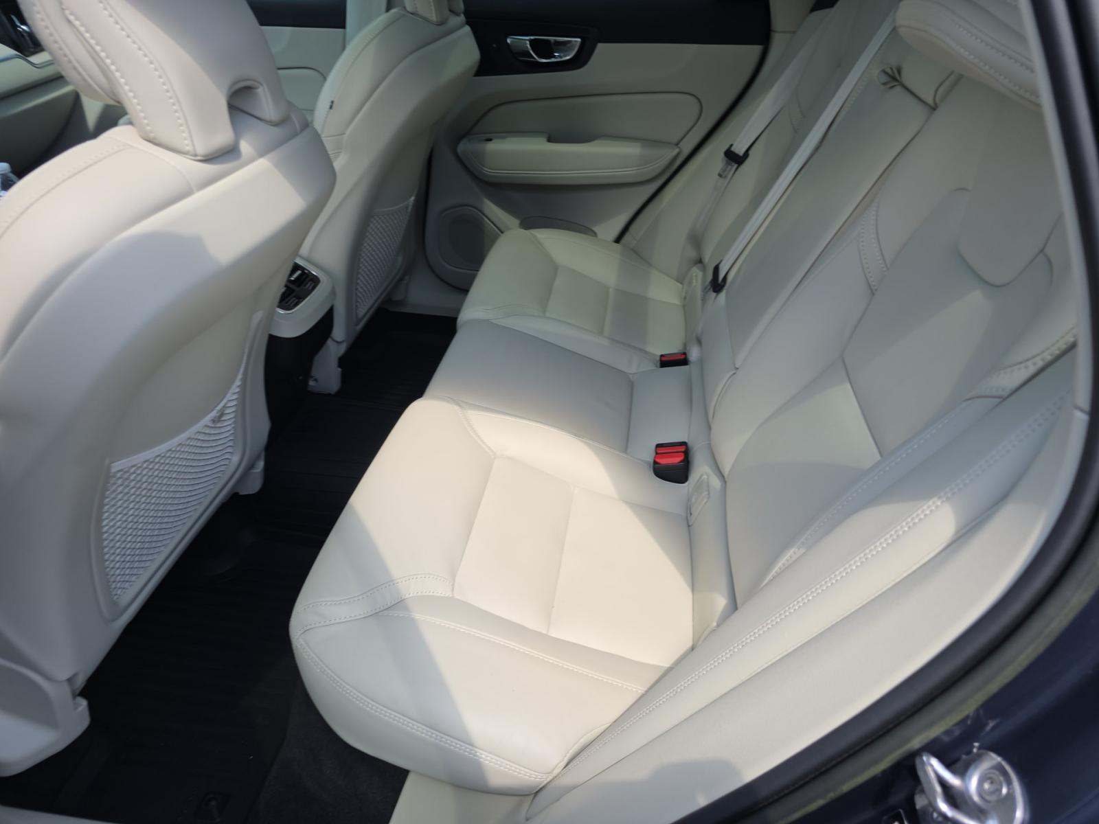 2022 Volvo XC60 B5 Inscription FWD