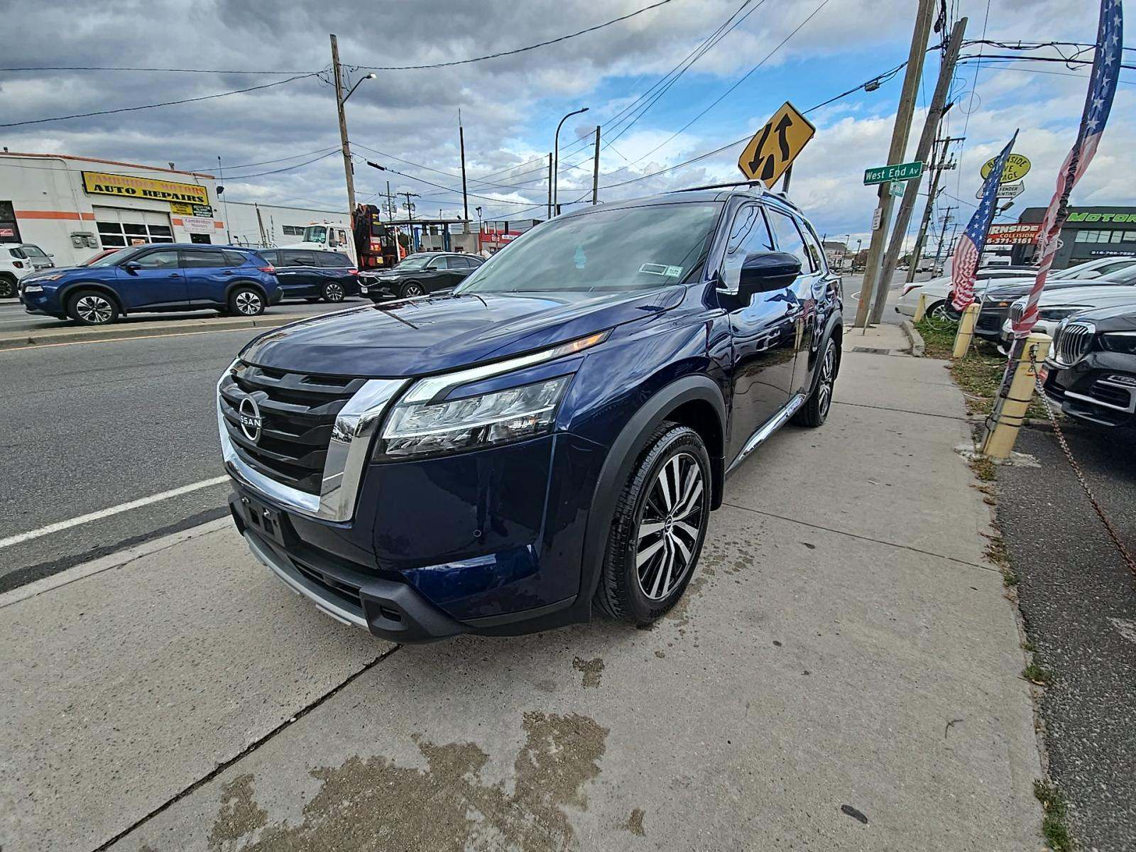 2023 Nissan Pathfinder Platinum AWD