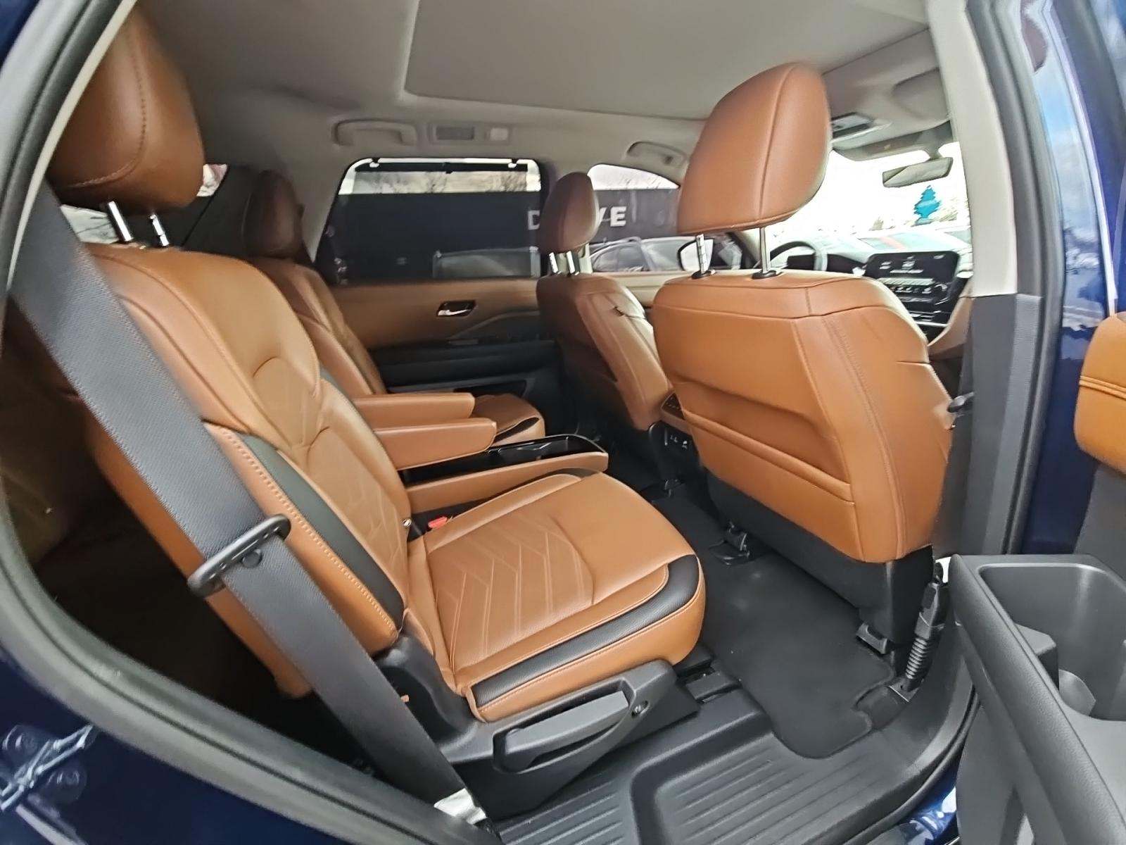 2023 Nissan Pathfinder Platinum AWD