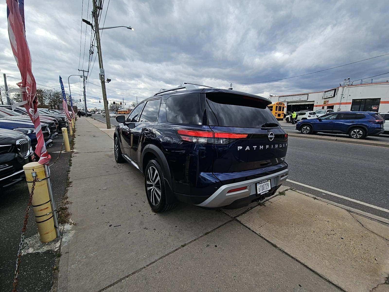 2023 Nissan Pathfinder Platinum AWD