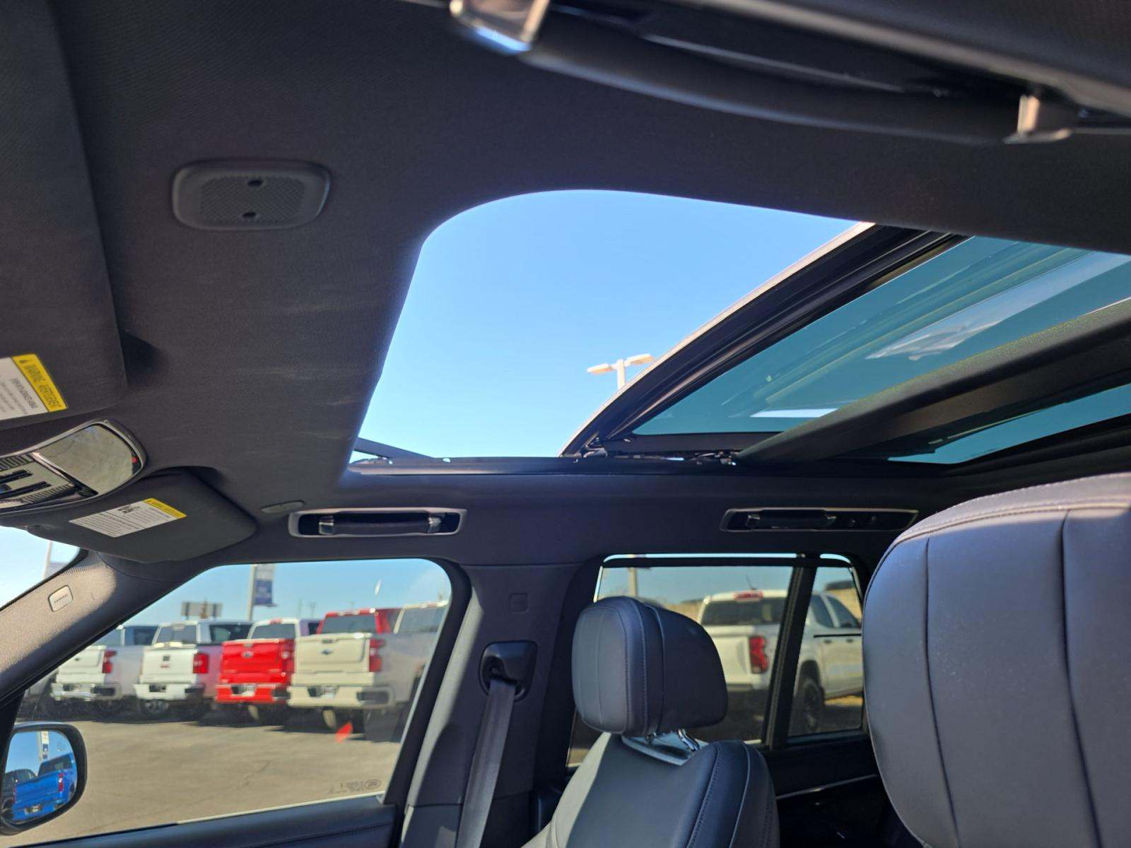 2023 Land Rover Range Rover Plug-In Hybrid SE AWD