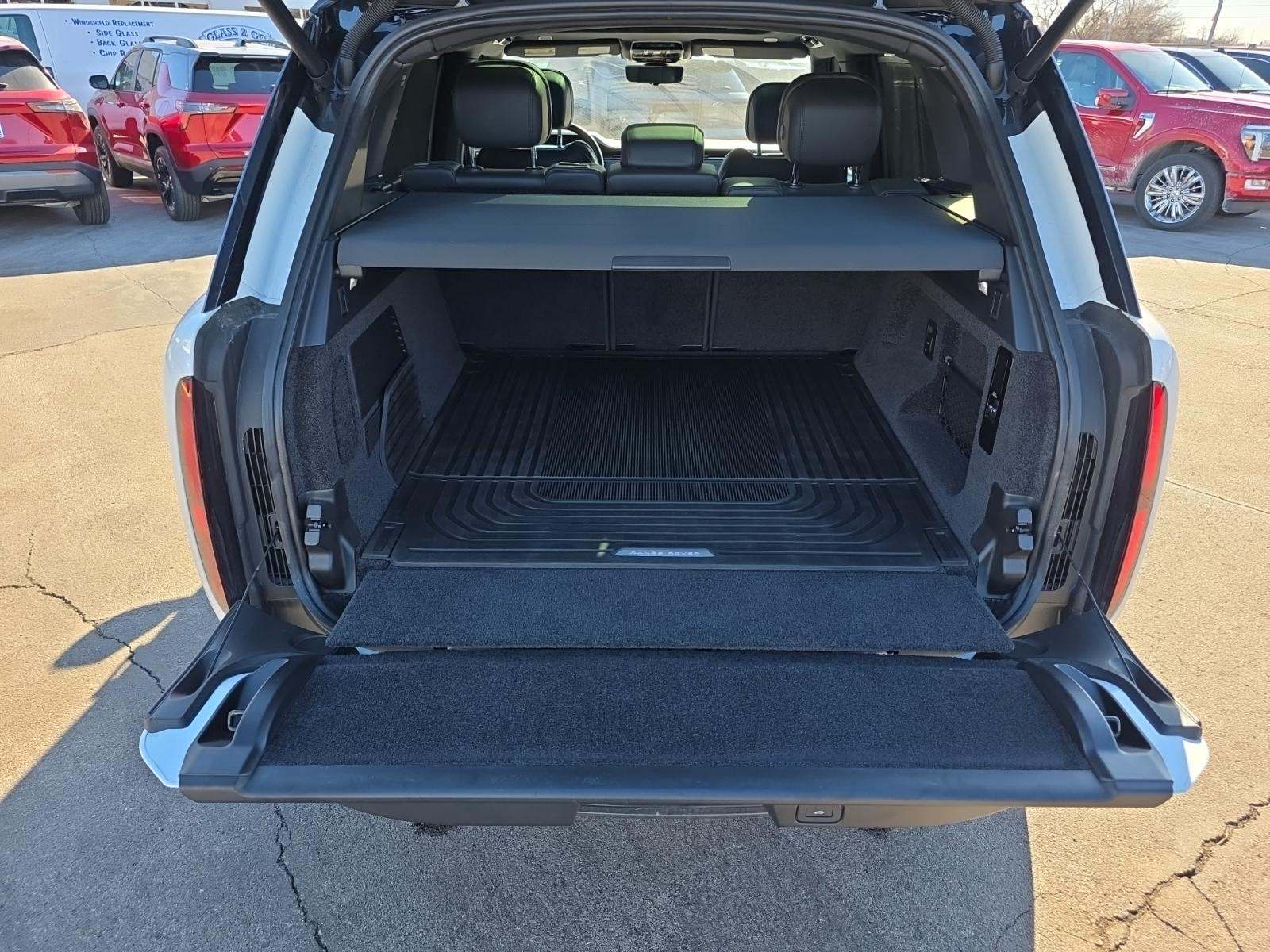 2023 Land Rover Range Rover Plug-In Hybrid SE AWD