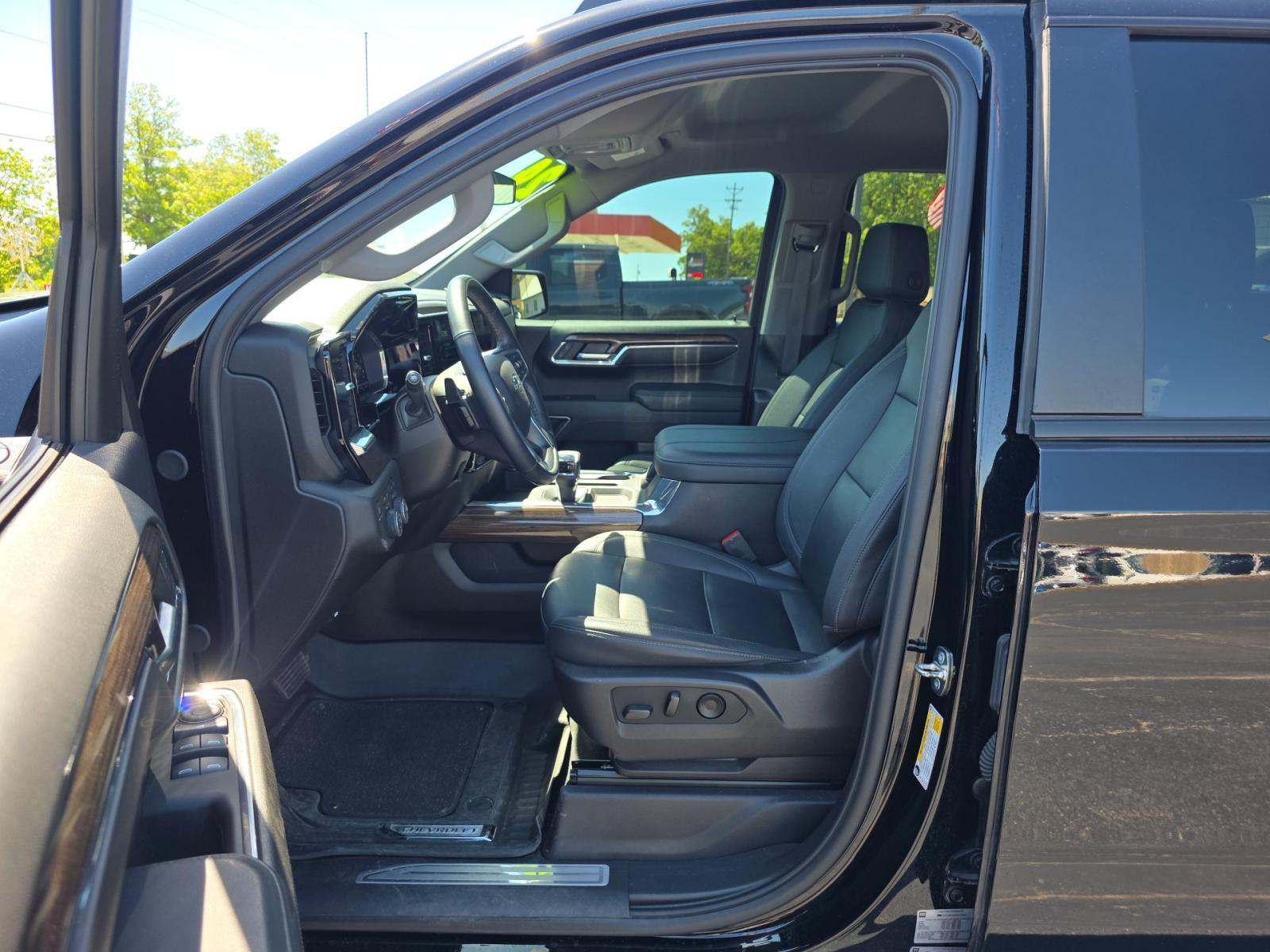 2024 Chevrolet Silverado 1500 RST AWD