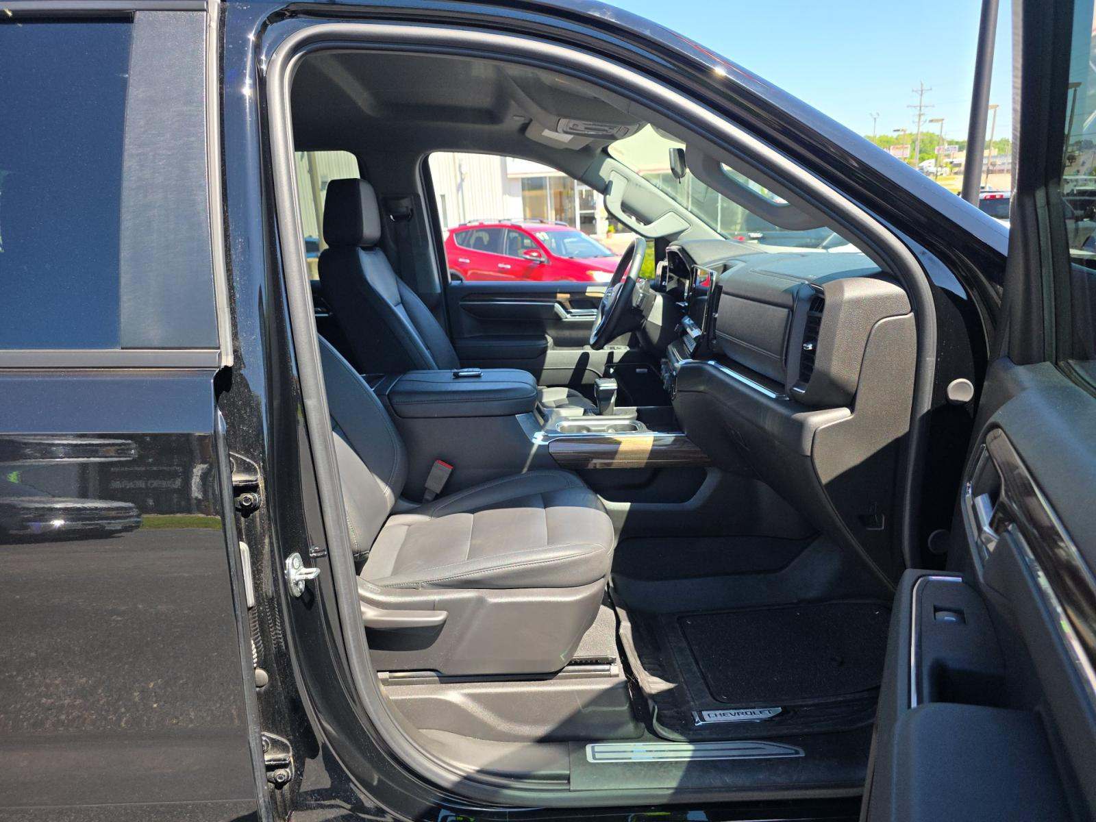 2024 Chevrolet Silverado 1500 RST AWD