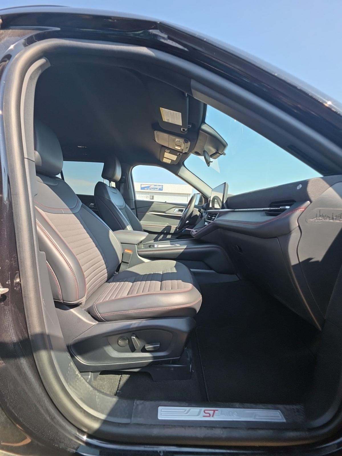 2025 Ford Explorer ST-Line AWD