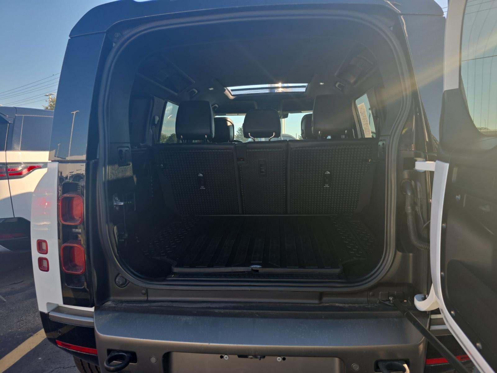 2023 Land Rover Defender 110 X-Dynamic SE AWD