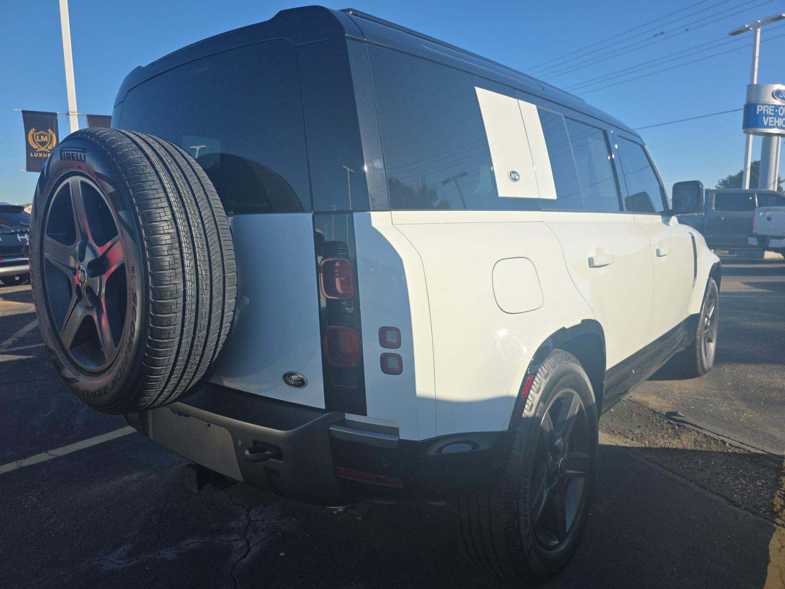 2023 Land Rover Defender 110 X-Dynamic SE AWD