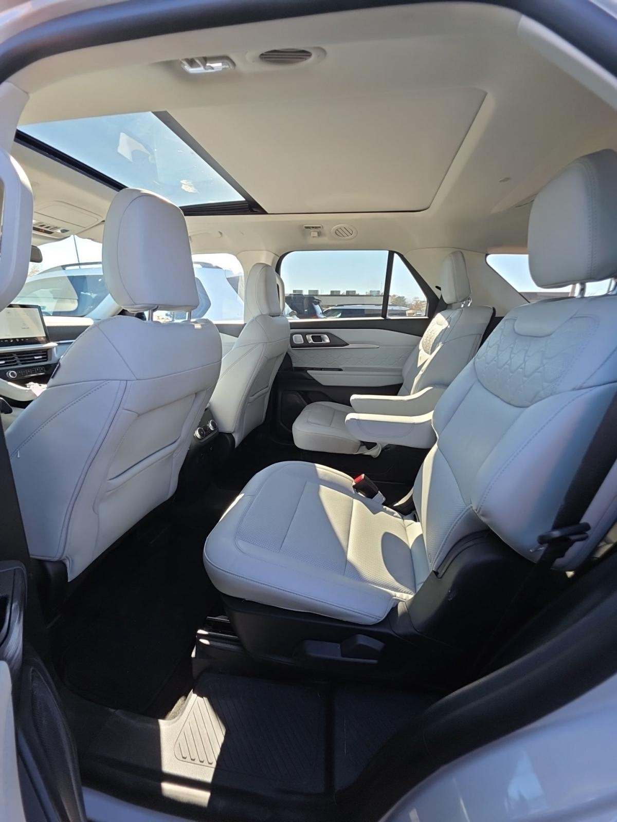 2025 Ford Explorer Platinum AWD