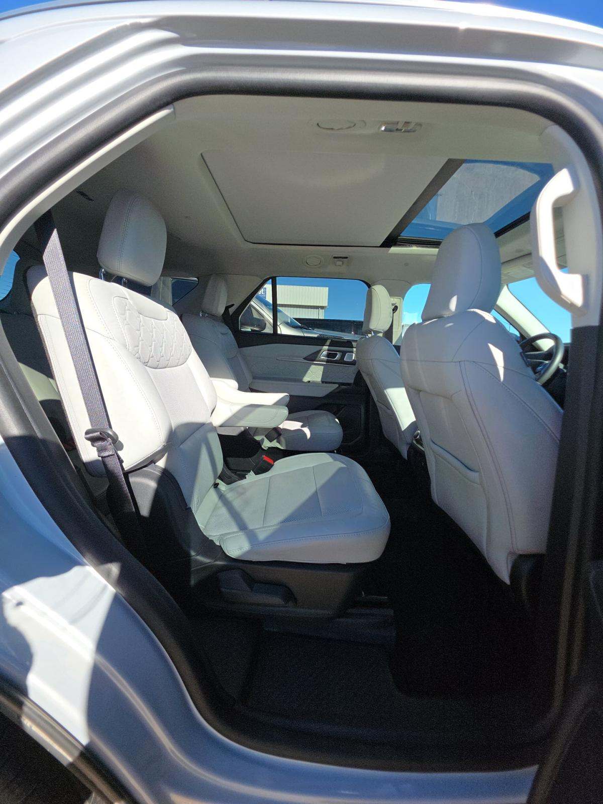 2025 Ford Explorer Platinum AWD