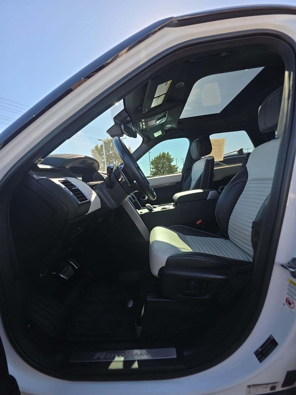 2023 Land Rover Discovery Metropolitan Edition AWD