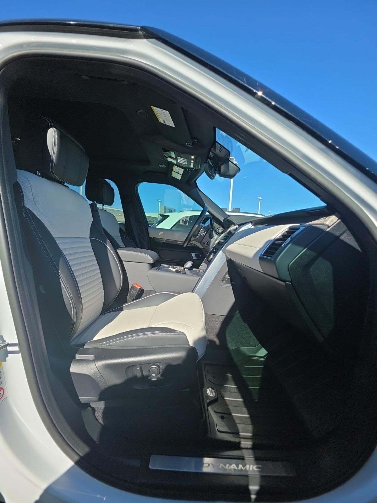 2023 Land Rover Discovery Metropolitan Edition AWD