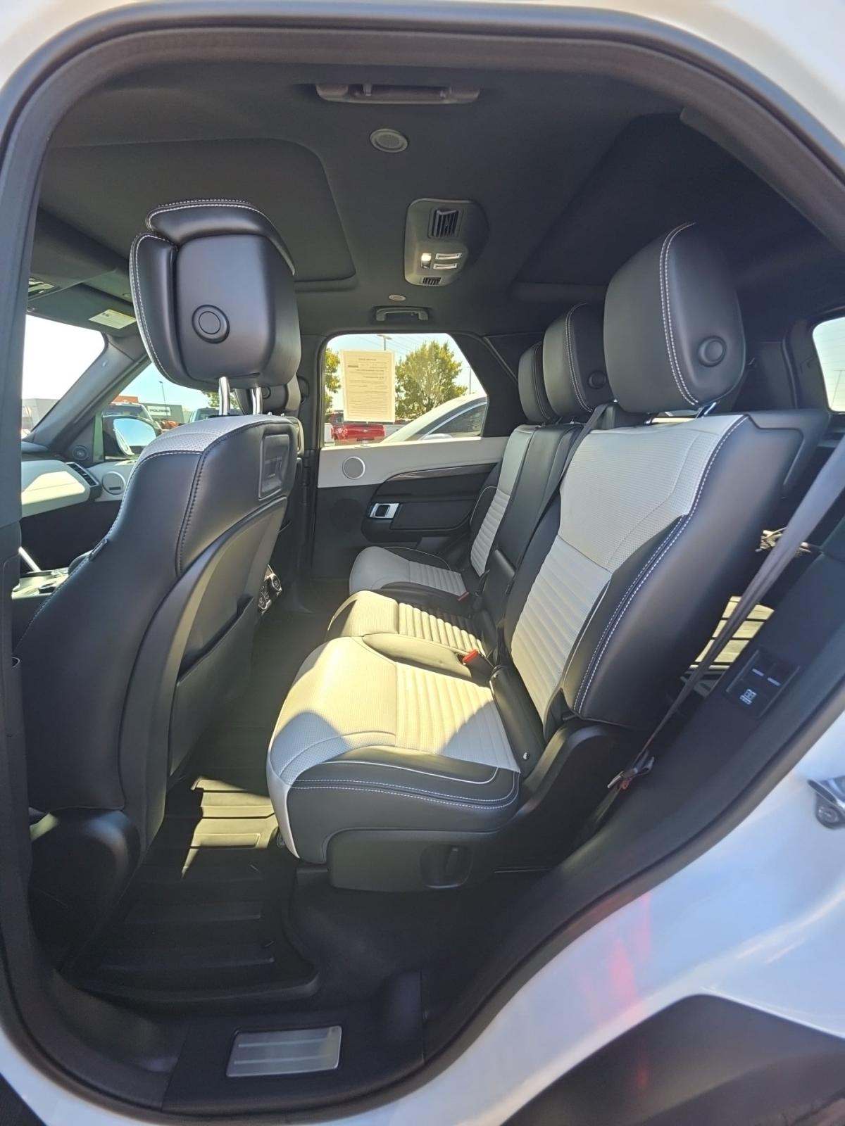 2023 Land Rover Discovery Metropolitan Edition AWD