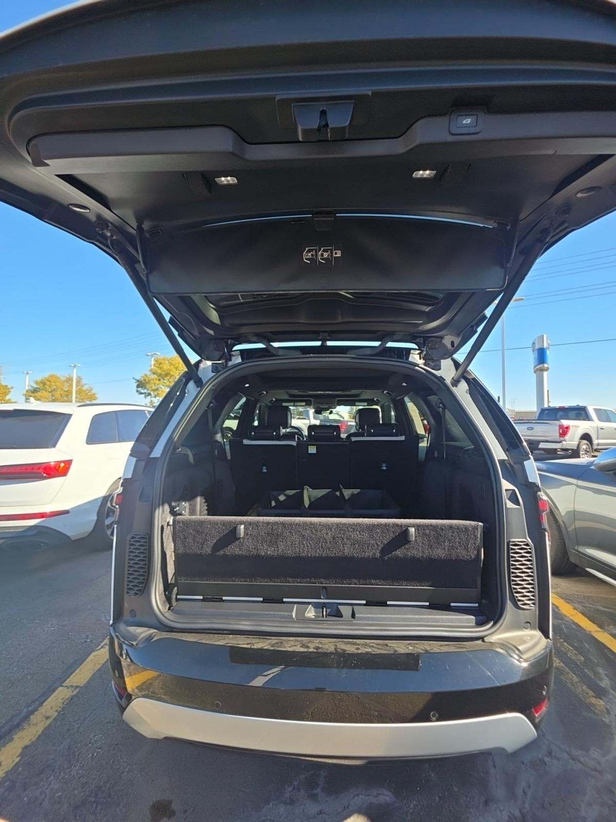 2023 Land Rover Discovery Metropolitan Edition AWD