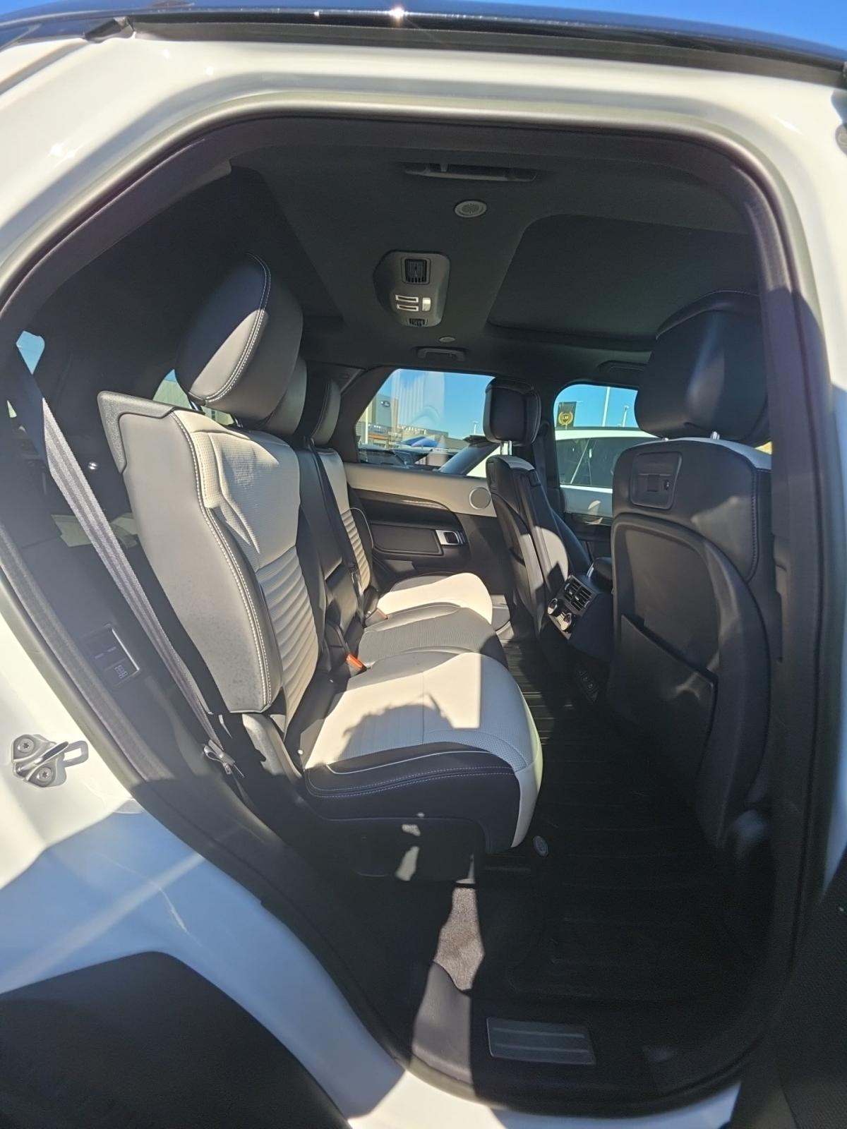 2023 Land Rover Discovery Metropolitan Edition AWD