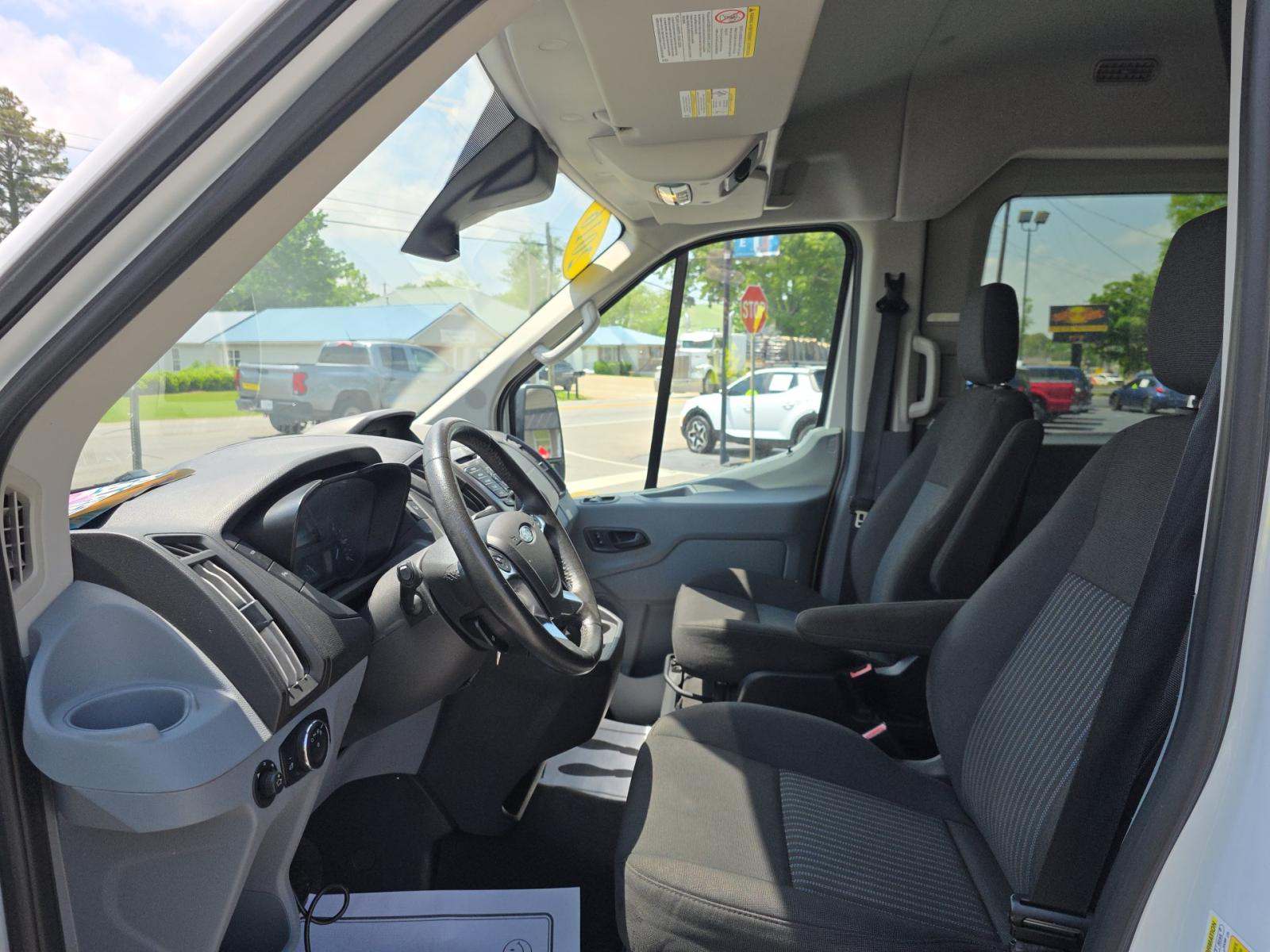 FORD TRANSIT 150 - 2