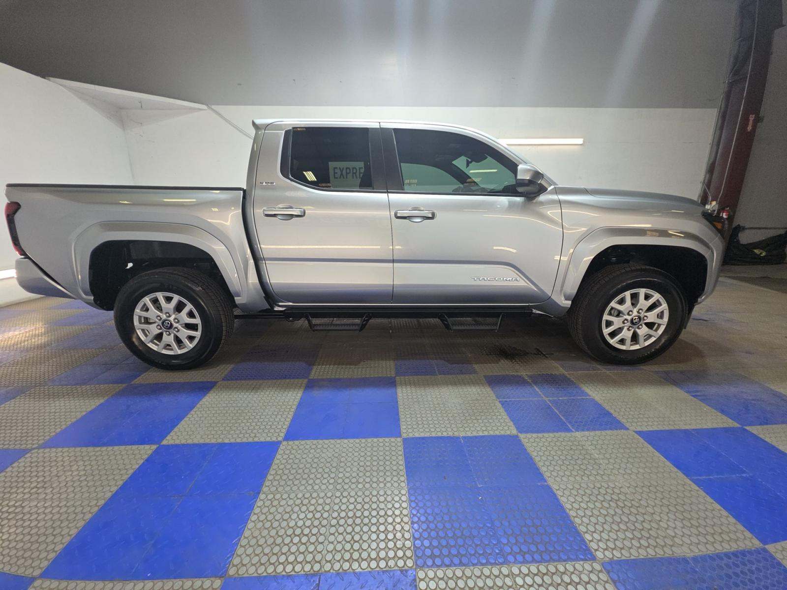 2026 Toyota Tacoma SR5 AWD