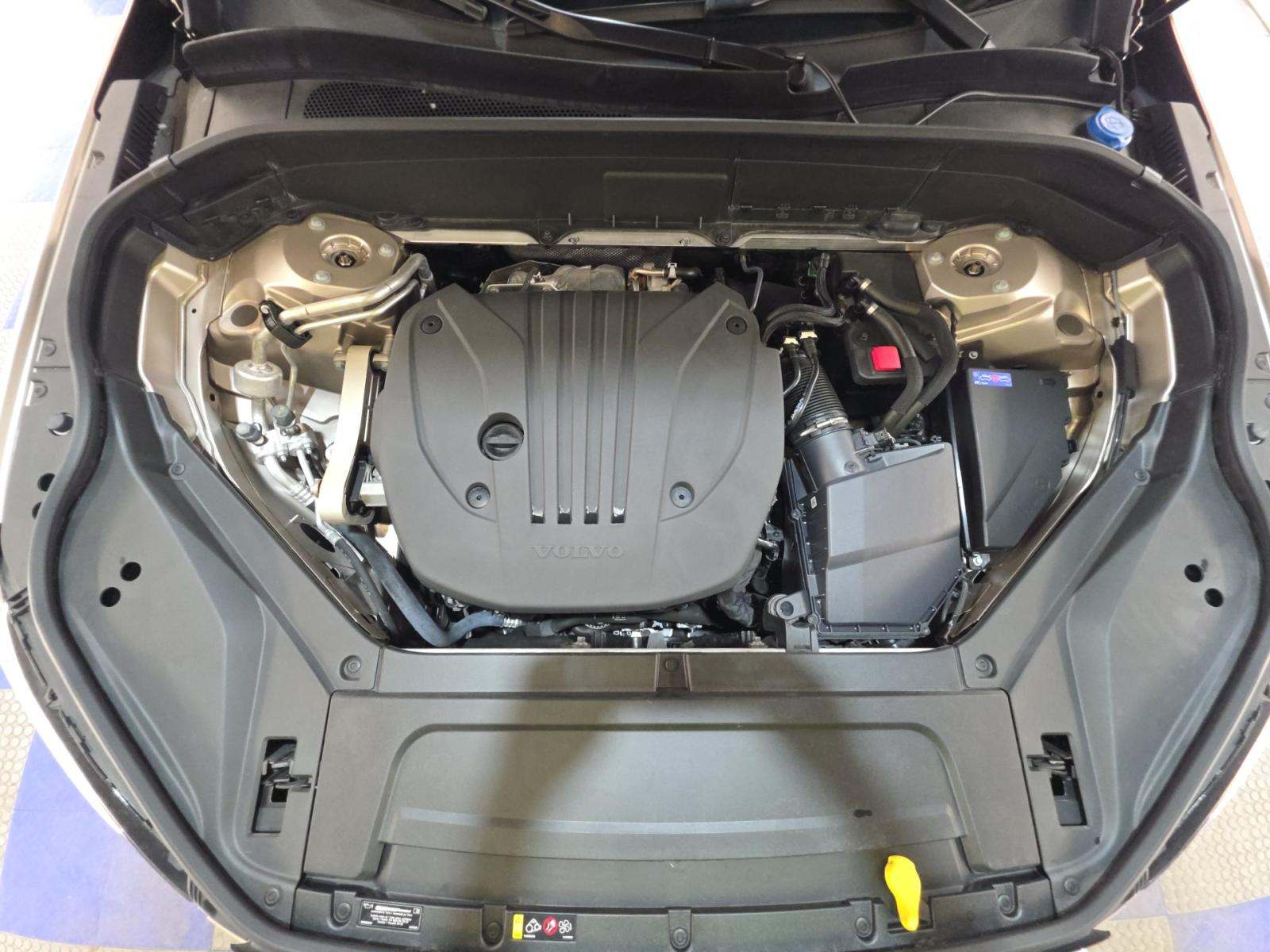 2024 Volvo XC90 B5 Plus AWD