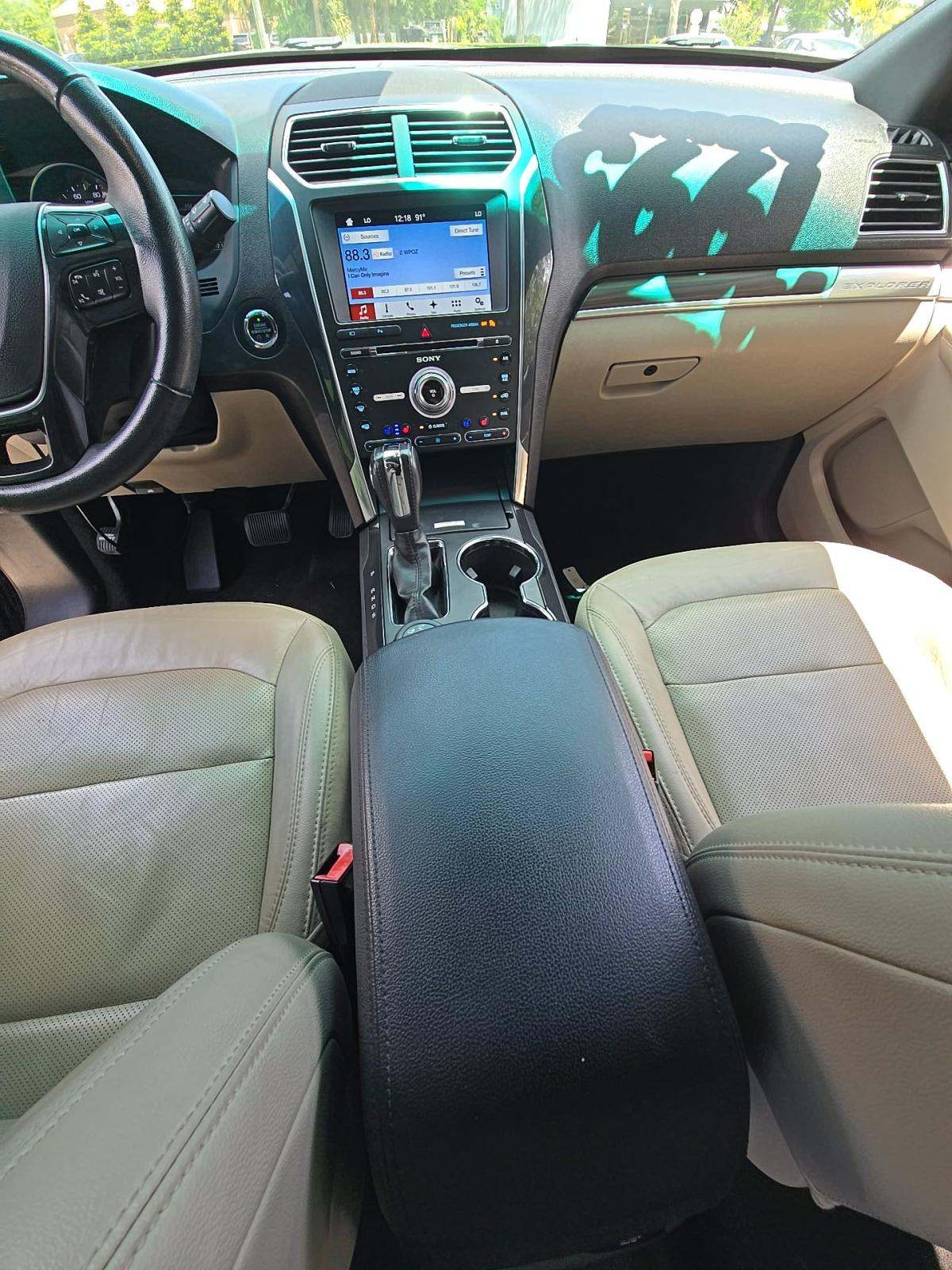 FORD EXPLORER - 10