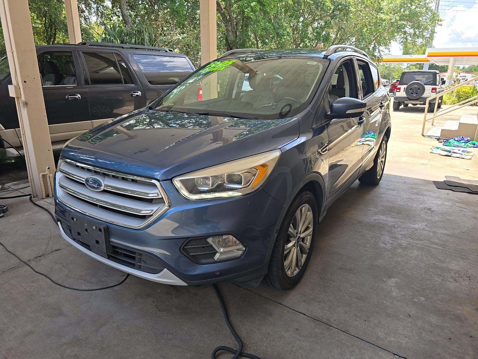 FORD ESCAPE - 1