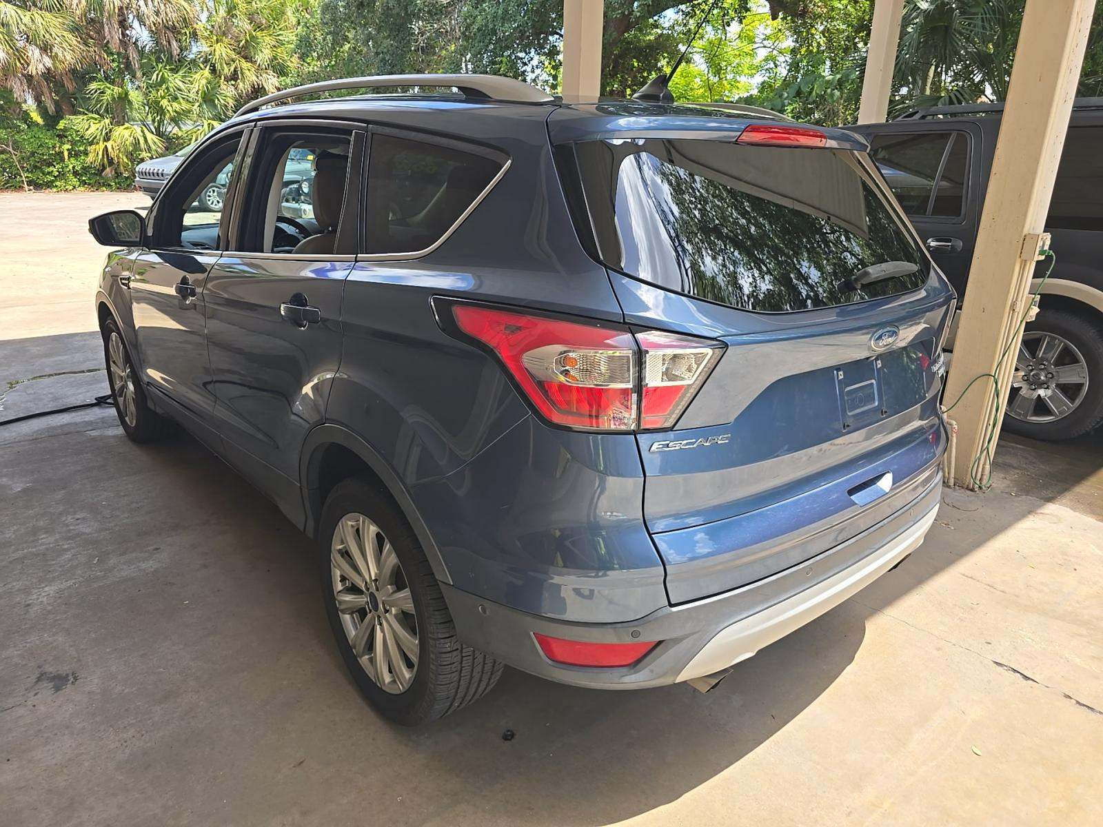 FORD ESCAPE - 2