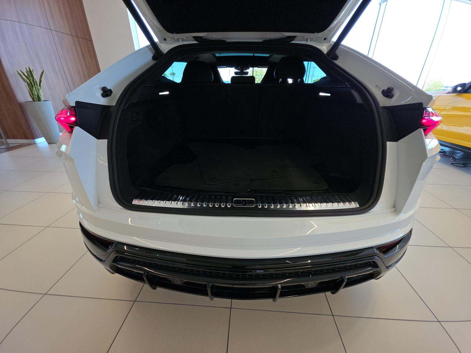 2022 Lamborghini Urus Base AWD