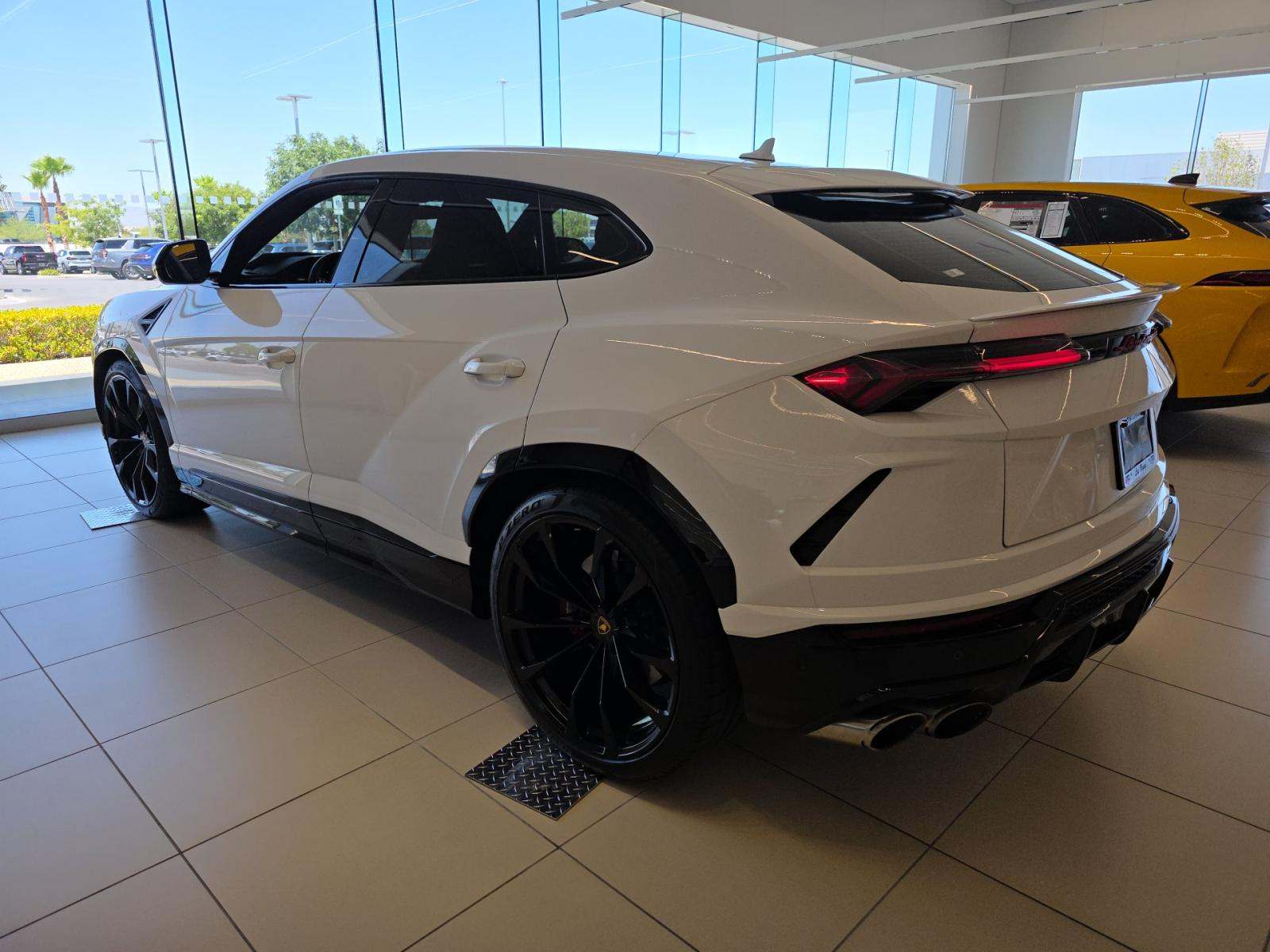 2022 Lamborghini Urus Base AWD